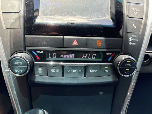 Used 2015 Toyota Camry LE FWD image 19