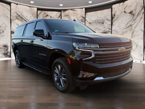 Used 2024 Chevrolet Suburban LT RWD image 3