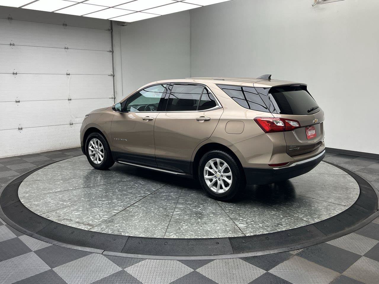 Used 2018 Chevrolet Equinox LT AWD/4WD image 2