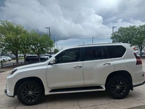 Used 2022 Lexus GX 460 Premium w/ Accessory Package AWD/4WD image 3