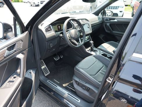 Used 2022 Volkswagen Tiguan SEL R-Line AWD/4WD image 11