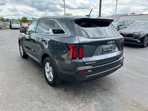 Used 2023 Kia Sorento LX image 6