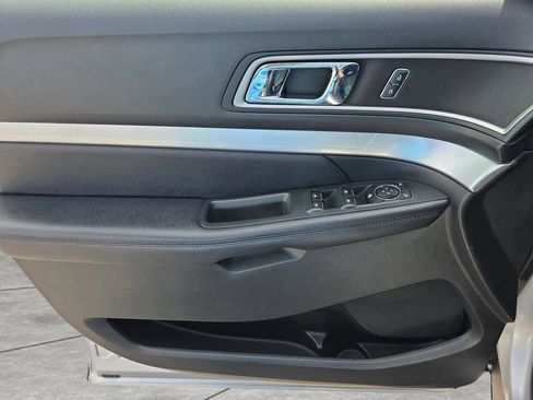 Used 2016 Ford Explorer XLT w/ Equipment Group 201A FWD image 15