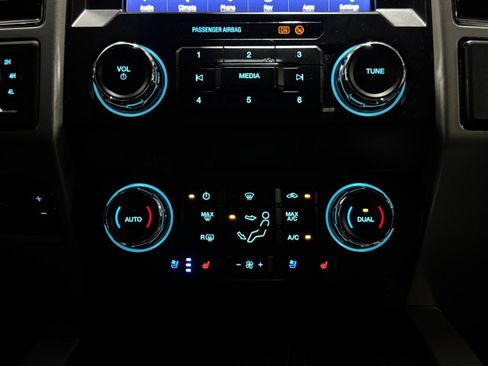 Used 2021 Ford F350 Lariat AWD/4WD image 11
