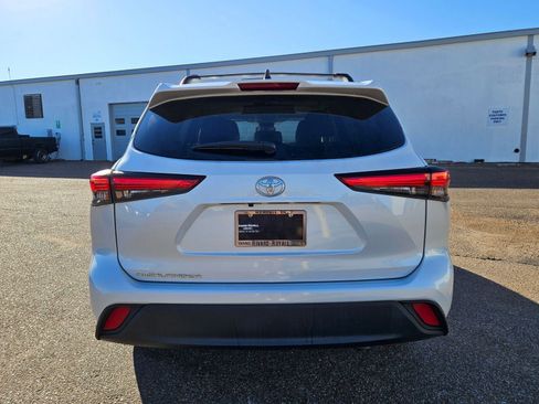 Used 2023 Toyota Highlander L image 5