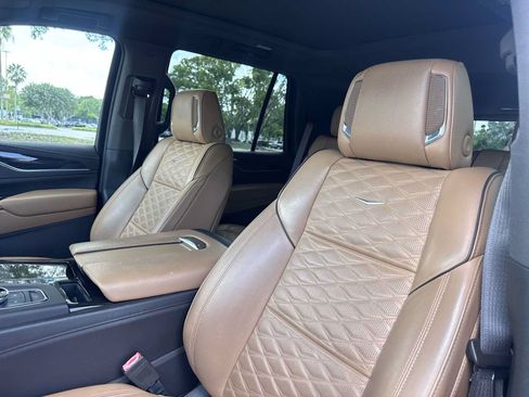 Used 2022 Cadillac Escalade Premium Luxury w/ Performance Package AWD/4WD image 14