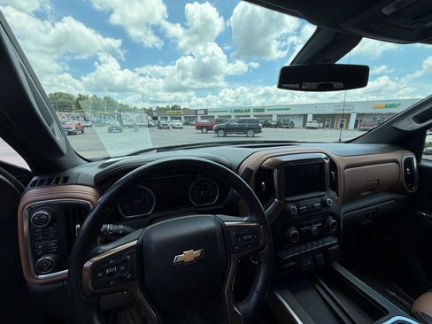 Used 2021 Chevrolet Silverado 1500 High Country w/ Safety Package II AWD/4WD image 9