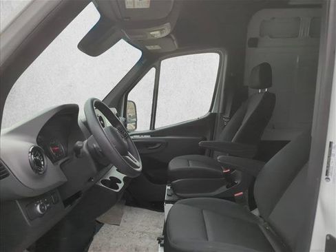 Used 2024 Mercedes-Benz Sprinter 2500 image 15