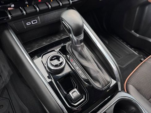 Certified 2025 GMC Canyon AT4 AWD/4WD image 24