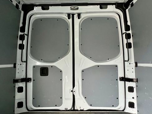 Used 2025 Mercedes-Benz Sprinter 2500 image 32