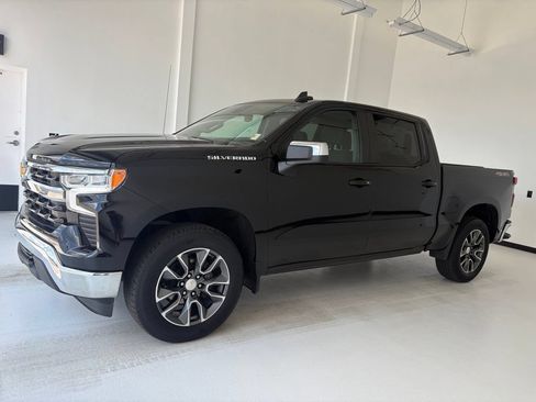 Used 2023 Chevrolet Silverado 1500 LT AWD/4WD image 18