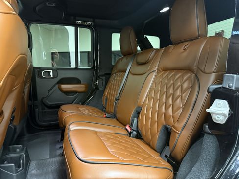 Used 2023 Jeep Wrangler Unlimited Rubicon w/ Safety Group AWD/4WD image 15