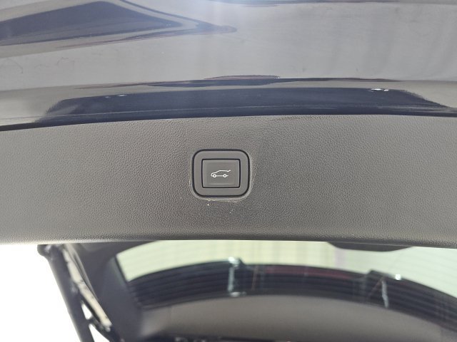 Used 2025 Chevrolet Blazer LT w/ Convenience Package FWD image 10