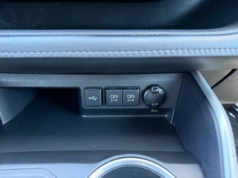 Used 2021 Toyota Highlander XLE AWD/4WD image 21