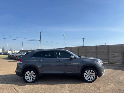 Used 2021 Volkswagen Atlas Cross Sport SE FWD image 24