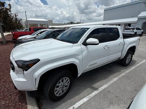 Used 2024 Toyota Tacoma SR5 AWD/4WD image 3