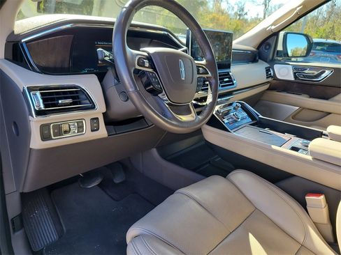 Used 2023 Lincoln Navigator Reserve image 18