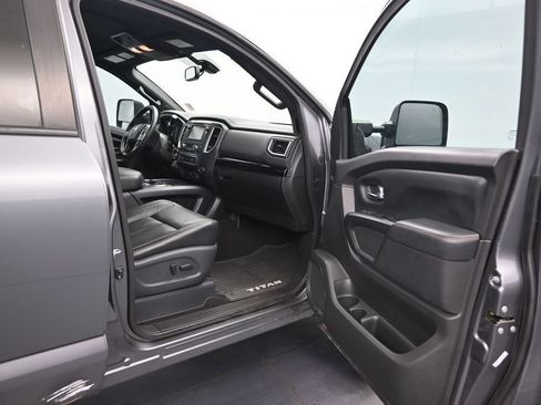 Used 2018 Nissan Titan SL w/ Midnight Edition AWD/4WD image 16