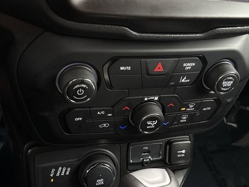 Used 2023 Jeep Renegade Latitude image 22