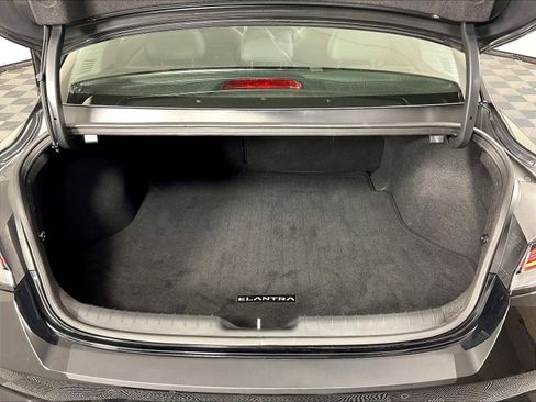 Used 2022 Hyundai Elantra Limited FWD image 38