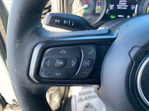 Used 2025 Jeep Wrangler Willys image 17