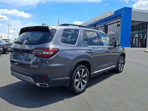 Certified 2023 Honda Pilot Touring image 7