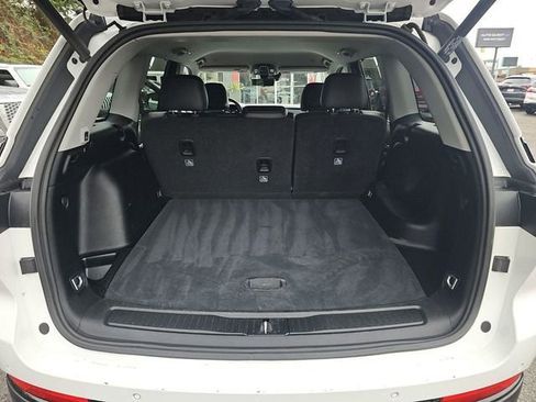 Used 2023 Jeep Grand Cherokee Limited w/ Luxury Tech Group II image 11