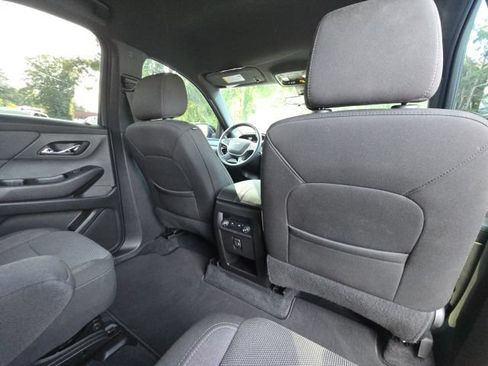 Used 2023 Chevrolet Traverse LT FWD image 16