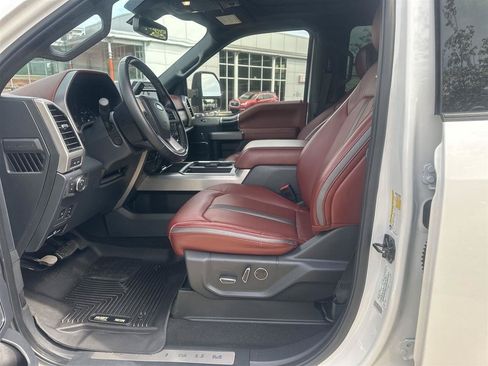 Used 2022 Ford F250 Platinum w/ FX4 Off-Road Package AWD/4WD image 23