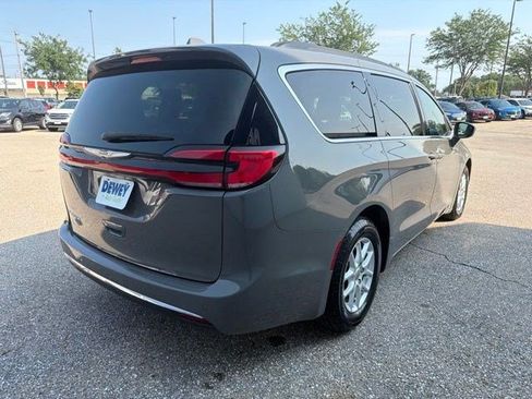 Used 2022 Chrysler Pacifica Touring-L FWD image 5