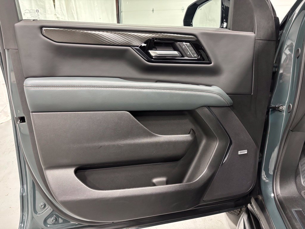 Used 2026 GMC Yukon XL AT4 AWD/4WD image 8