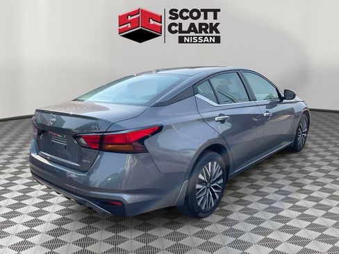 Used 2024 Nissan Altima 2.5 SV w/ SV Premium Package AWD/4WD image 6