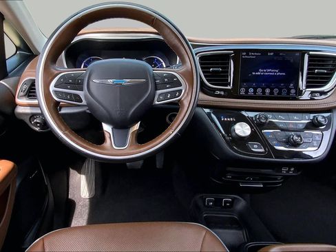 Used 2019 Chrysler Pacifica Limited w/ Advanced Safetytec Group FWD image 6