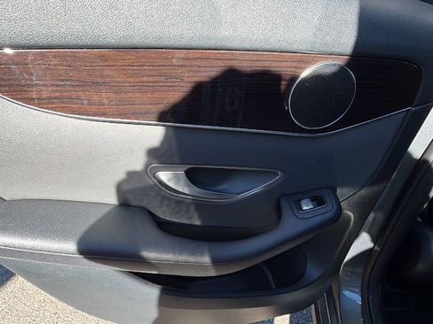 Used 2022 Mercedes-Benz GLC 300 4MATIC image 11