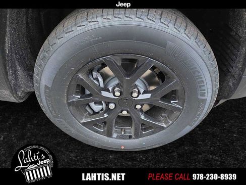 New 2026 Jeep Grand Cherokee Altitude image 24