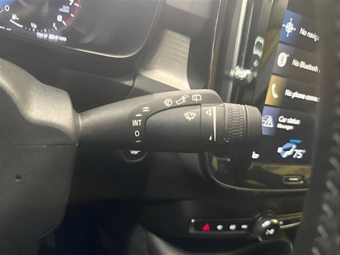 Used 2022 Volvo XC40 T5 Momentum AWD/4WD image 19