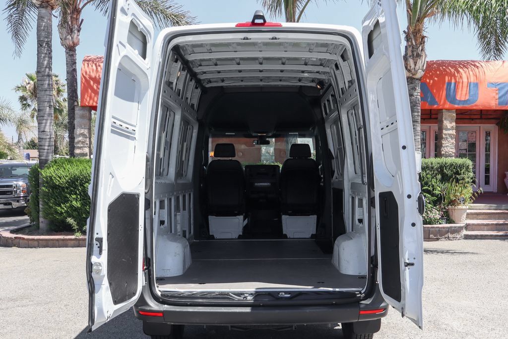 Used 2025 Mercedes-Benz Sprinter 2500 image 8