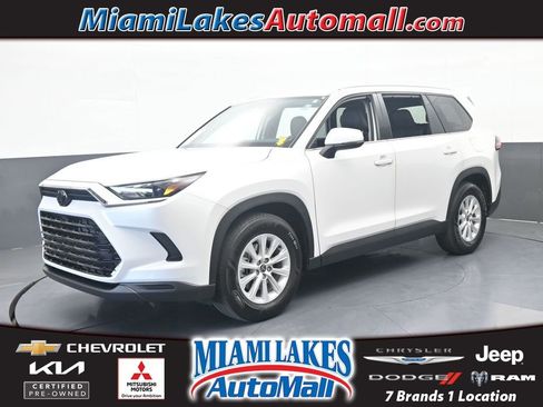 Used 2024 Toyota Grand Highlander FWD image 1