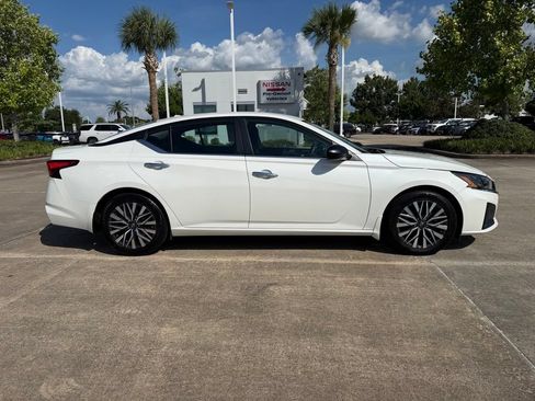 Used 2024 Nissan Altima 2.5 SV FWD image 6
