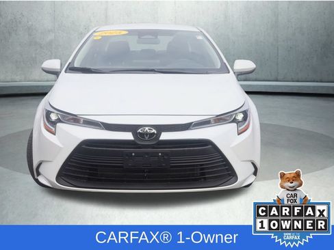 Used 2025 Toyota Corolla LE FWD image 2