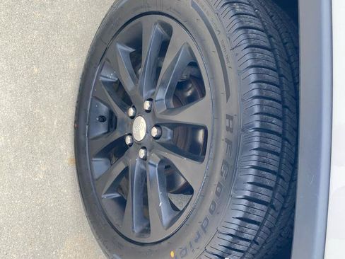 Used 2017 Jeep Grand Cherokee Limited AWD/4WD image 11
