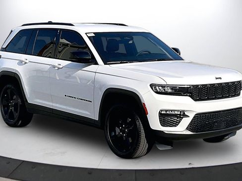 Certified 2025 Jeep Grand Cherokee Limited w/ Black Appearance Package image 2