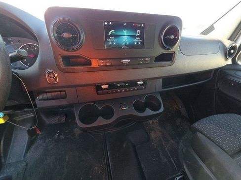 Used 2021 Mercedes-Benz Sprinter 2500 image 4