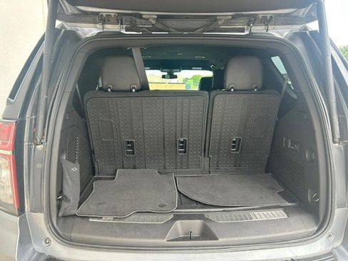 Used 2022 Chevrolet Tahoe Z71 w/ Z71 Off-Road Package image 8