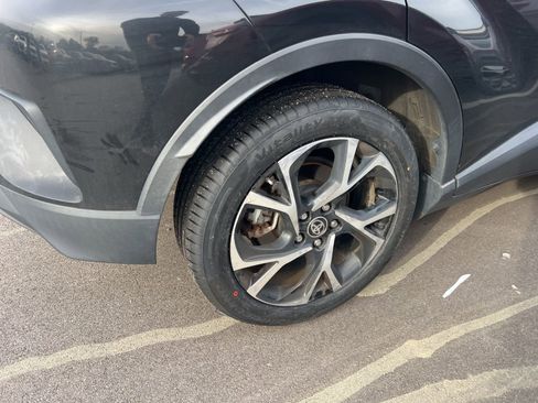 Used 2021 Toyota C-HR XLE image 10