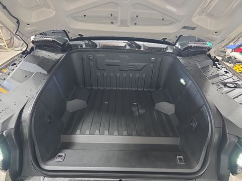 New 2026 GMC Hummer EV SUV w/ LPO, Dark Essentials Package image 32