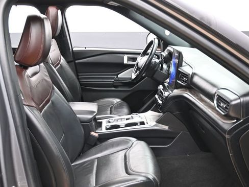 Used 2021 Ford Explorer Platinum w/ Premium Technology Package AWD/4WD image 39