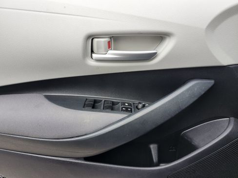 Used 2020 Toyota Corolla LE image 37