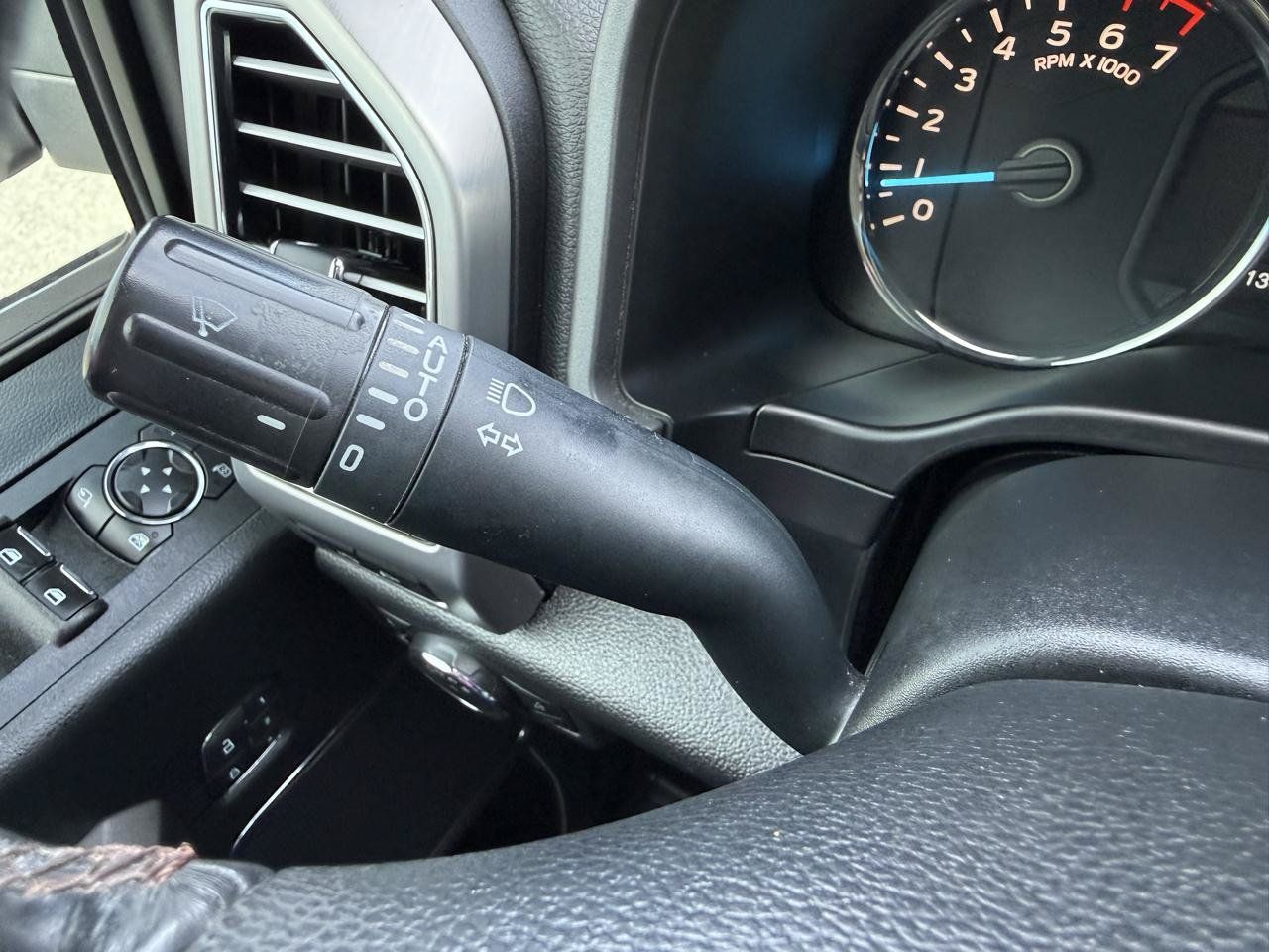 Used 2019 Ford F150 Platinum w/ Equipment Group 701A Luxury AWD/4WD image 26