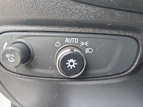 Used 2018 Chevrolet Equinox LT FWD image 22
